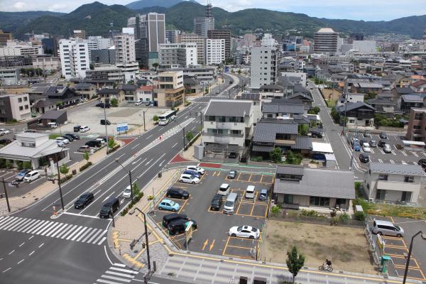 栗田北交差点から北へ望む写真