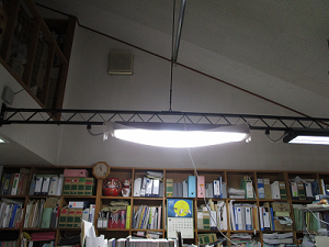 事務所内のLED照明の写真
