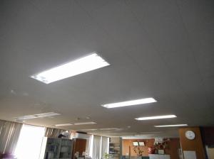 事務所内天井LED照明の写真