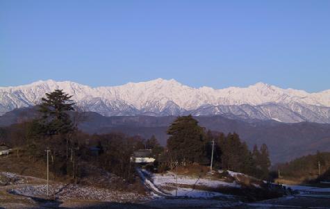 住宅周辺から見渡せる、雄大な北アルプスの写真