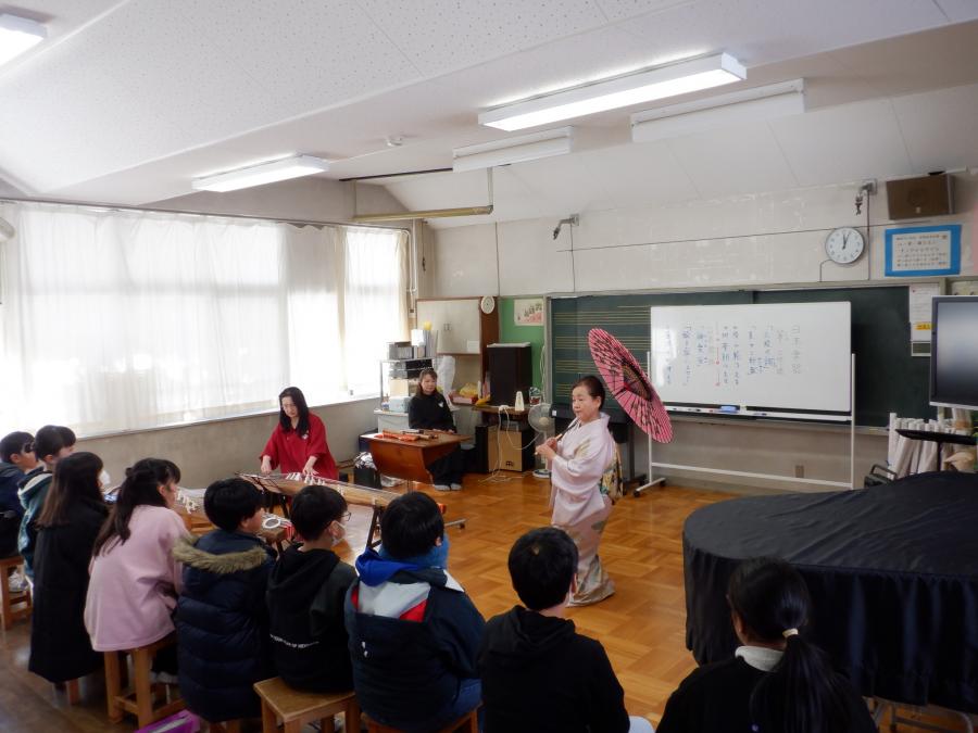 鍋屋田小学校訪問公演