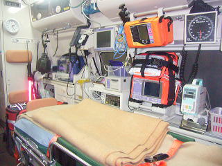 高規格救急車内部の写真2