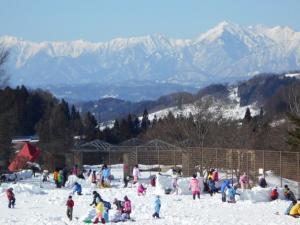 錬成センター雪遊びの様子